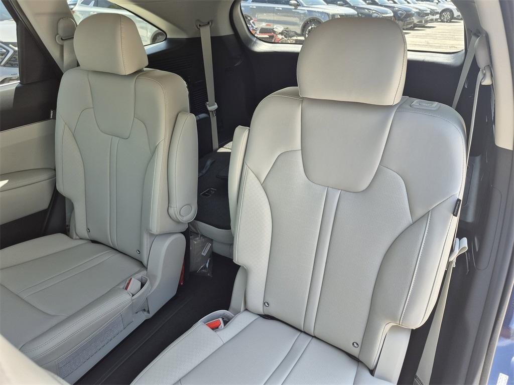 new 2025 Kia Sorento car, priced at $37,225