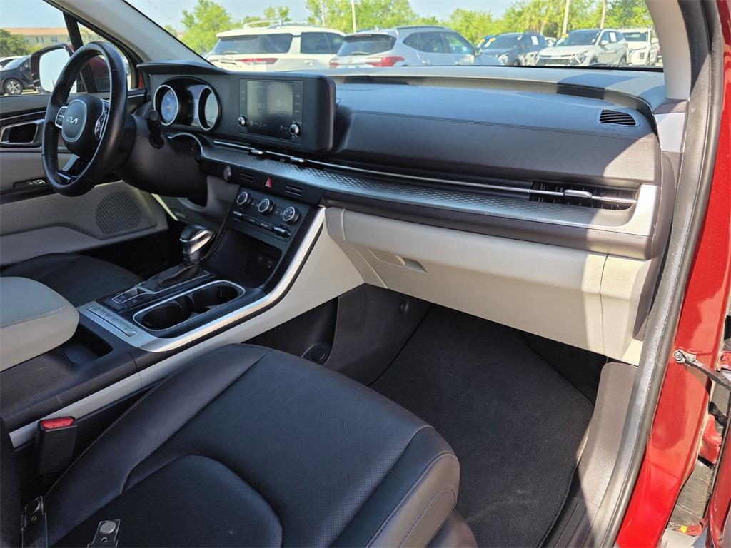 used 2024 Kia Carnival car, priced at $30,702