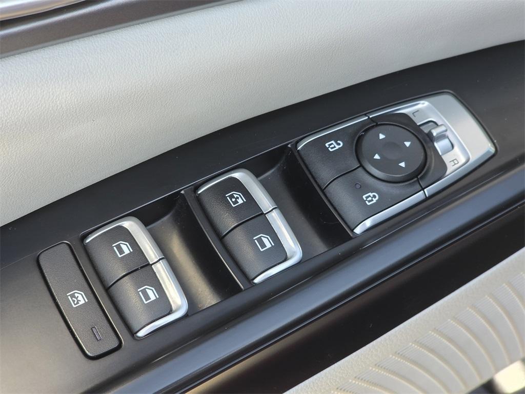 used 2024 Kia Carnival car, priced at $30,702