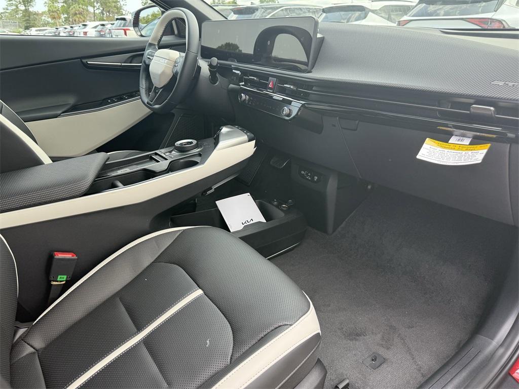 new 2025 Kia EV6 car, priced at $53,375