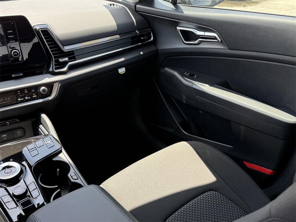 new 2025 Kia Sportage Hybrid car, priced at $30,355