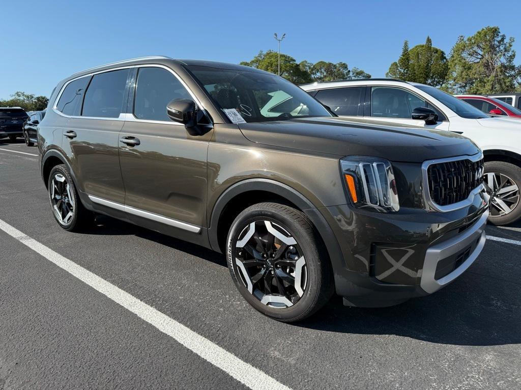 used 2023 Kia Telluride car, priced at $30,802