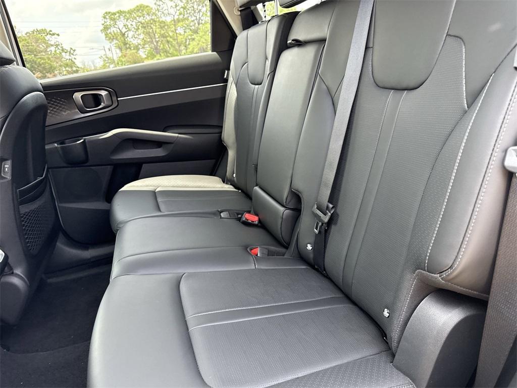 new 2025 Kia Sorento car, priced at $36,825