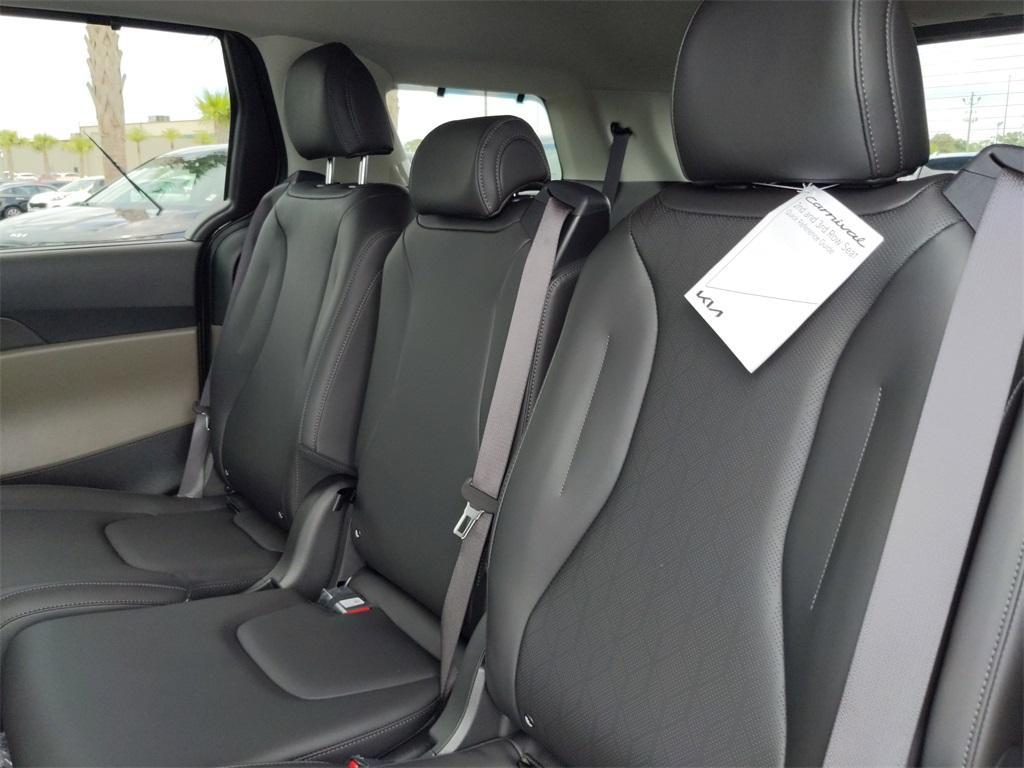 new 2025 Kia Carnival car, priced at $43,005