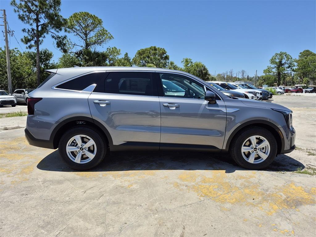 new 2025 Kia Sorento car, priced at $32,130