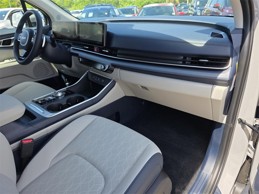 new 2026 Kia Carnival Hybrid car, priced at $45,370