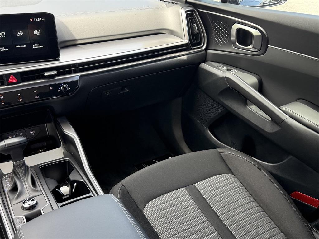 new 2025 Kia Sorento car, priced at $28,281