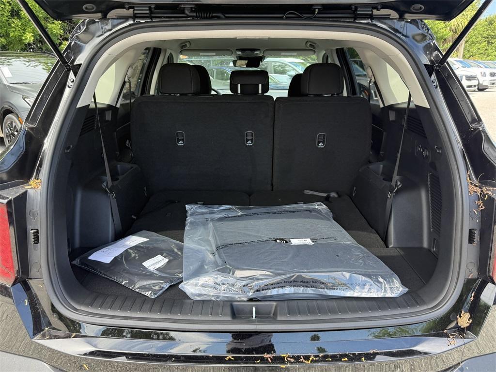 new 2025 Kia Sorento car, priced at $28,281
