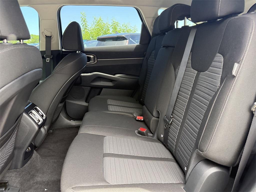 new 2025 Kia Sorento car, priced at $28,281