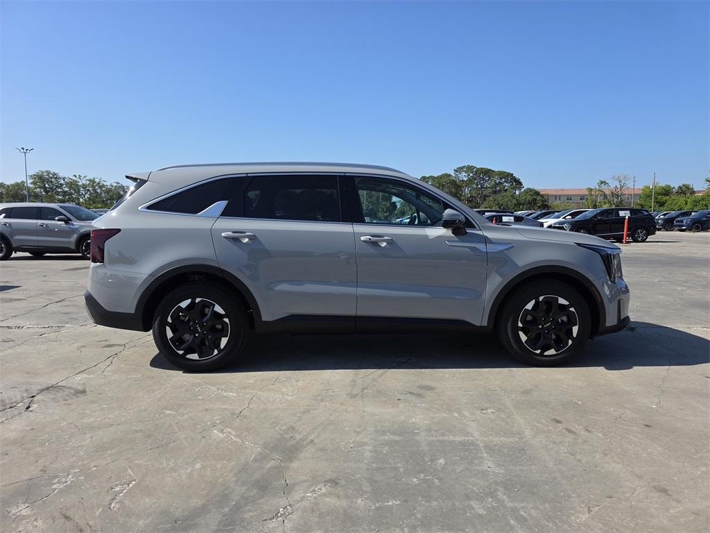 used 2025 Kia Sorento car, priced at $31,402