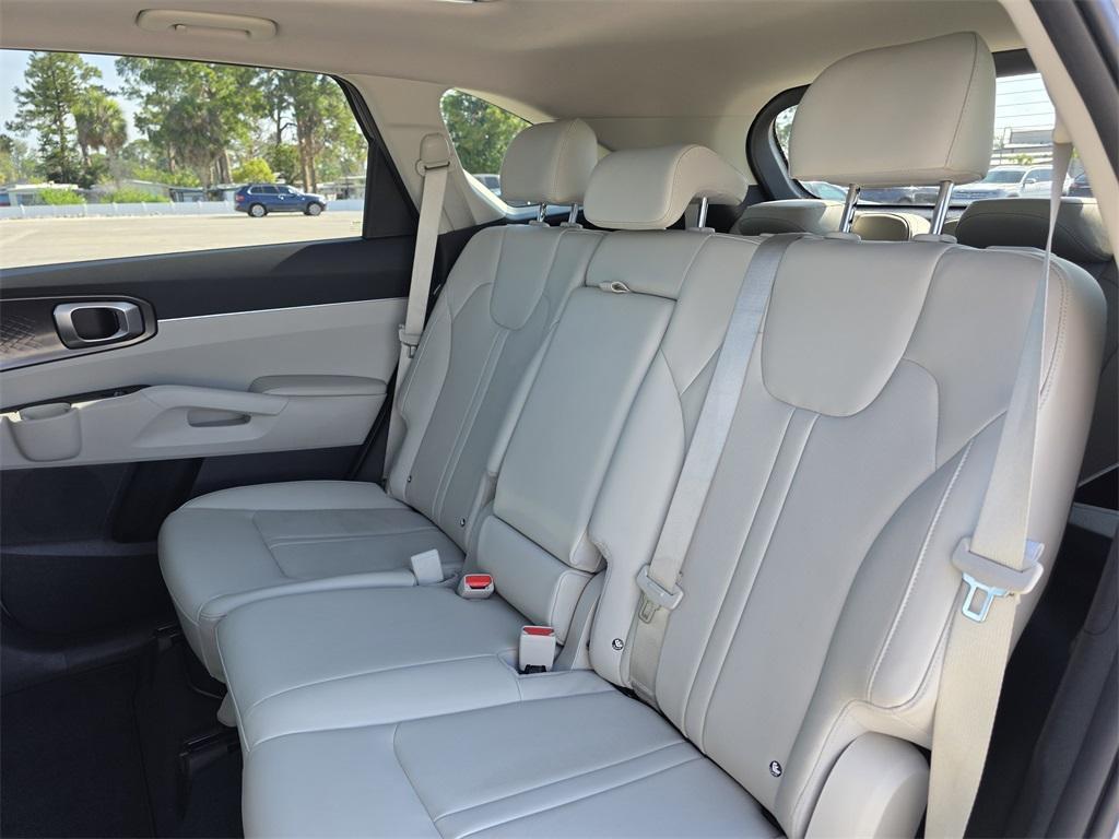 used 2025 Kia Sorento car, priced at $31,402