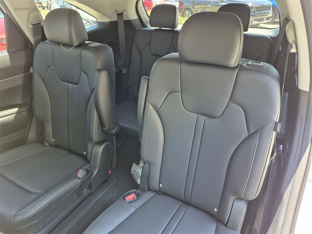 new 2025 Kia Sorento car, priced at $37,725