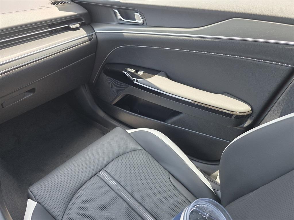 new 2025 Kia K5 car, priced at $27,980
