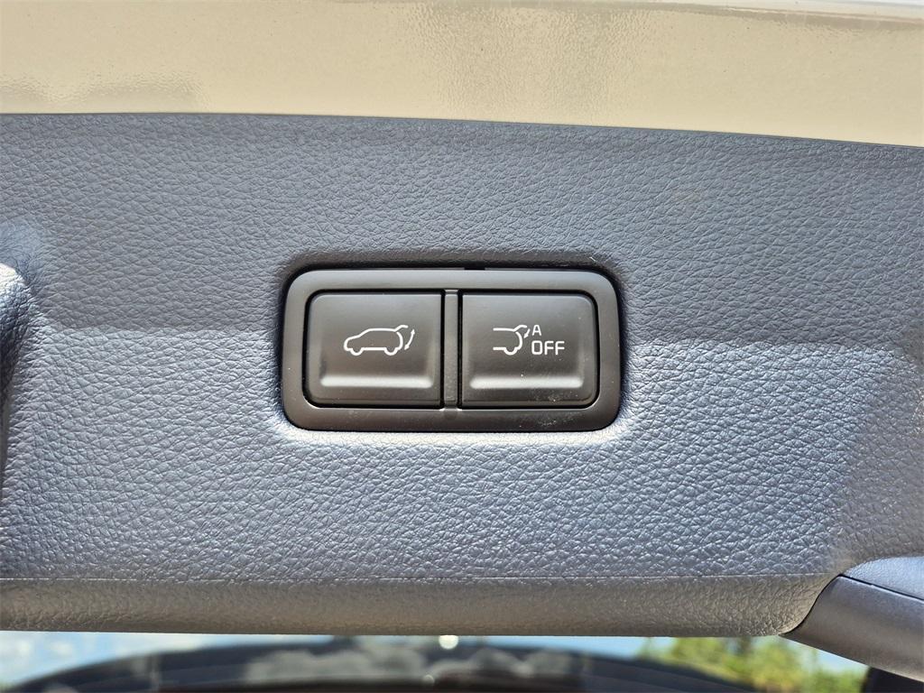 new 2025 Kia Carnival Hybrid car, priced at $44,225