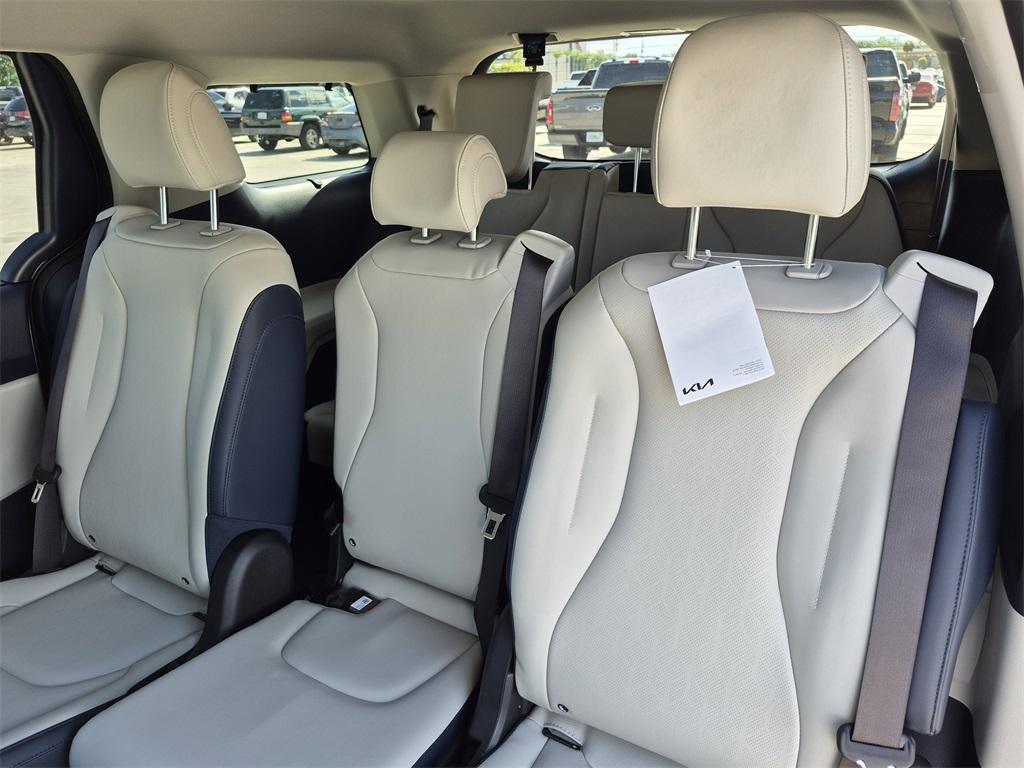 new 2025 Kia Carnival Hybrid car, priced at $44,225