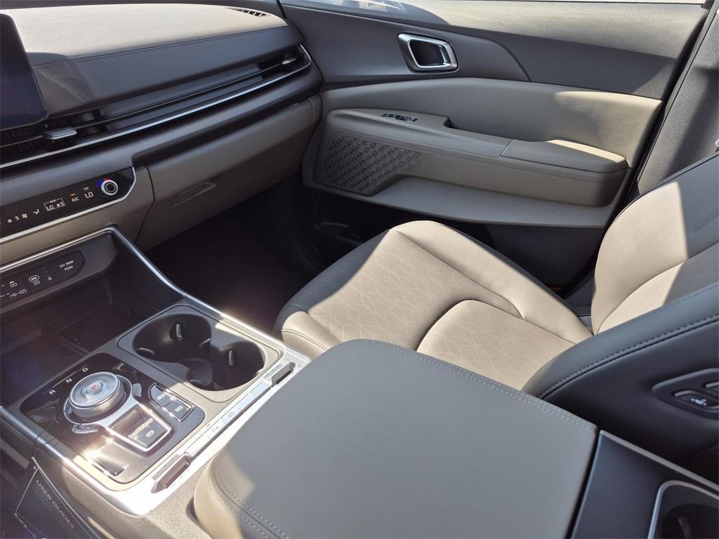 new 2025 Kia Carnival Hybrid car, priced at $49,095