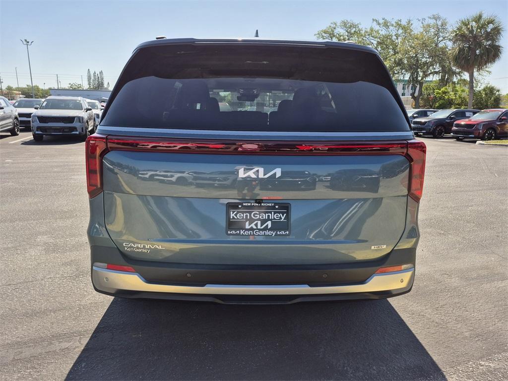 new 2025 Kia Carnival Hybrid car, priced at $49,095