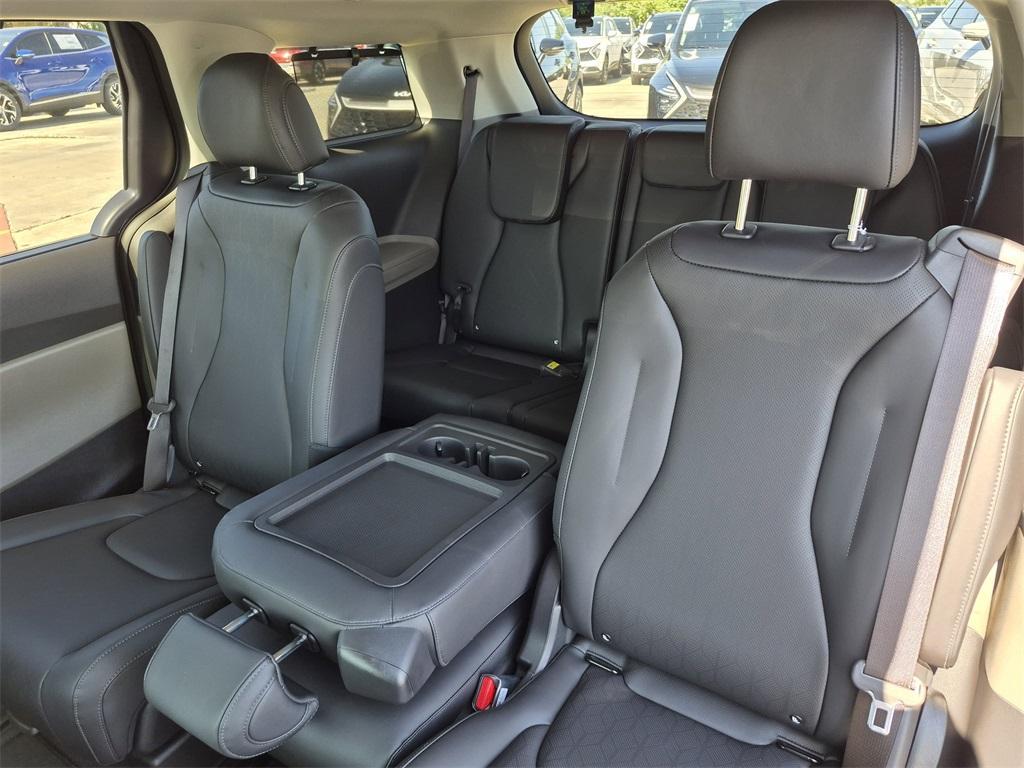 new 2025 Kia Carnival Hybrid car, priced at $49,095