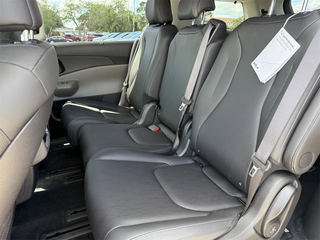 new 2025 Kia Carnival Hybrid car, priced at $44,195