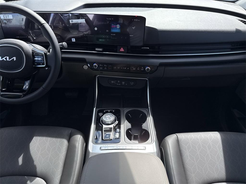 new 2025 Kia Carnival Hybrid car, priced at $44,195