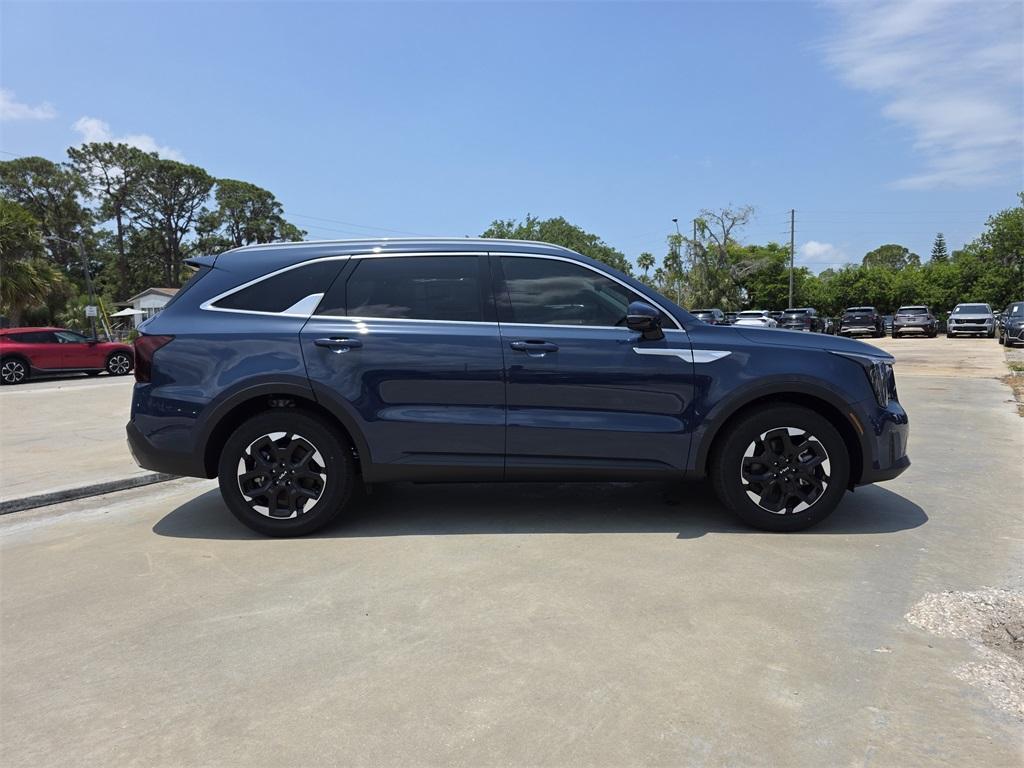 new 2025 Kia Sorento car, priced at $33,160