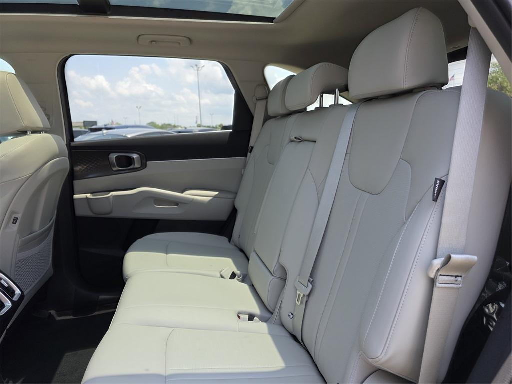 new 2025 Kia Sorento car, priced at $33,160