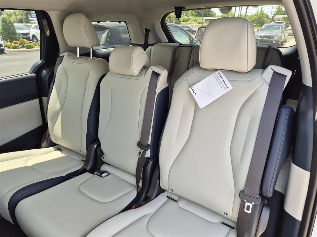 new 2025 Kia Carnival Hybrid car, priced at $44,195