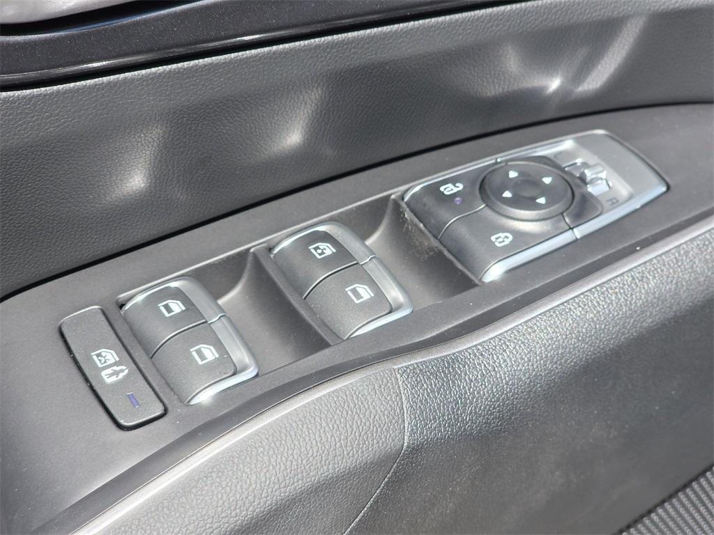 new 2025 Kia Sorento car, priced at $27,999