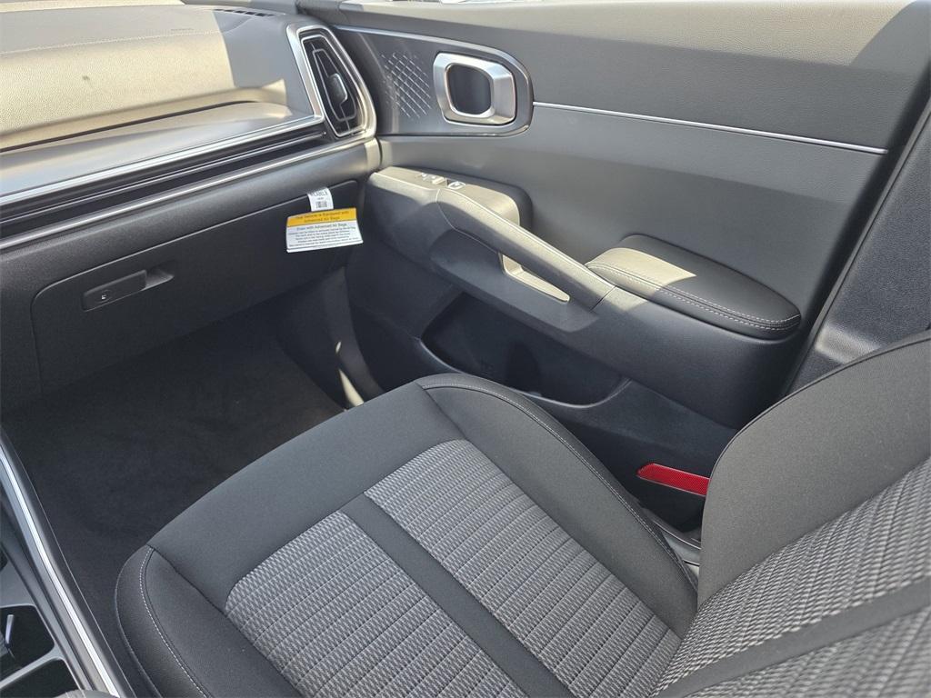 new 2025 Kia Sorento car, priced at $27,999