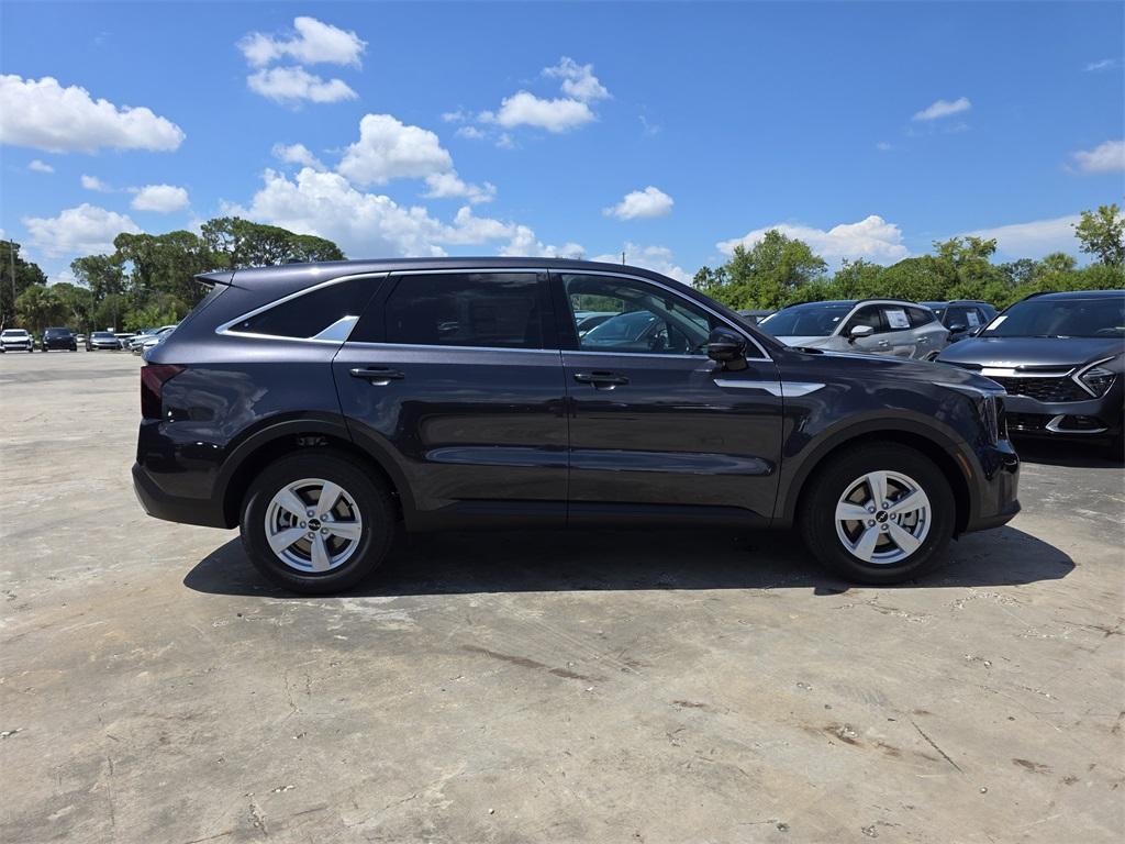new 2025 Kia Sorento car, priced at $27,999