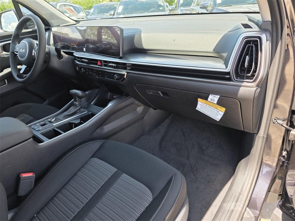 new 2025 Kia Sorento car, priced at $27,999