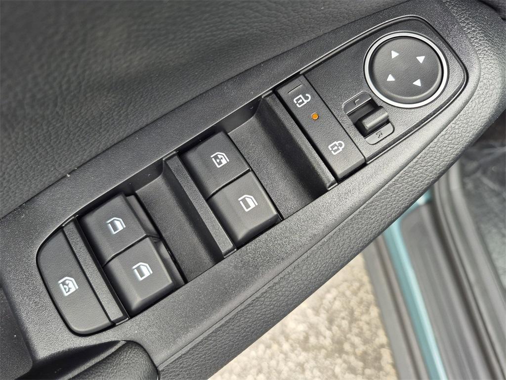 new 2025 Kia Seltos car, priced at $28,355