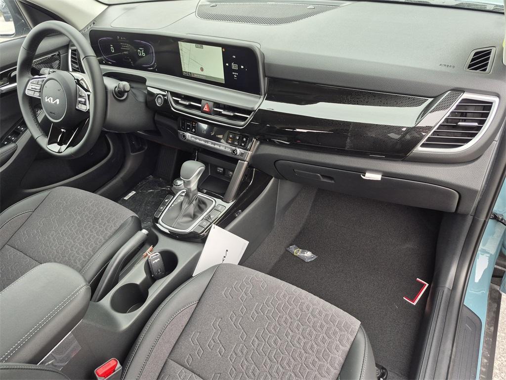 new 2025 Kia Seltos car, priced at $28,355
