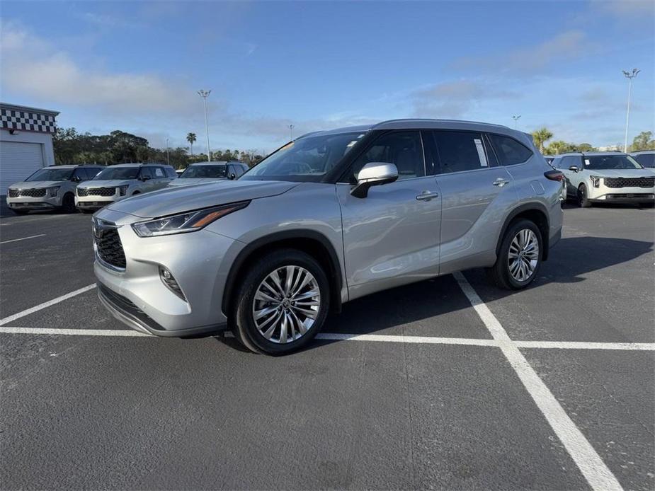 used 2024 Toyota Highlander car, priced at $46,991