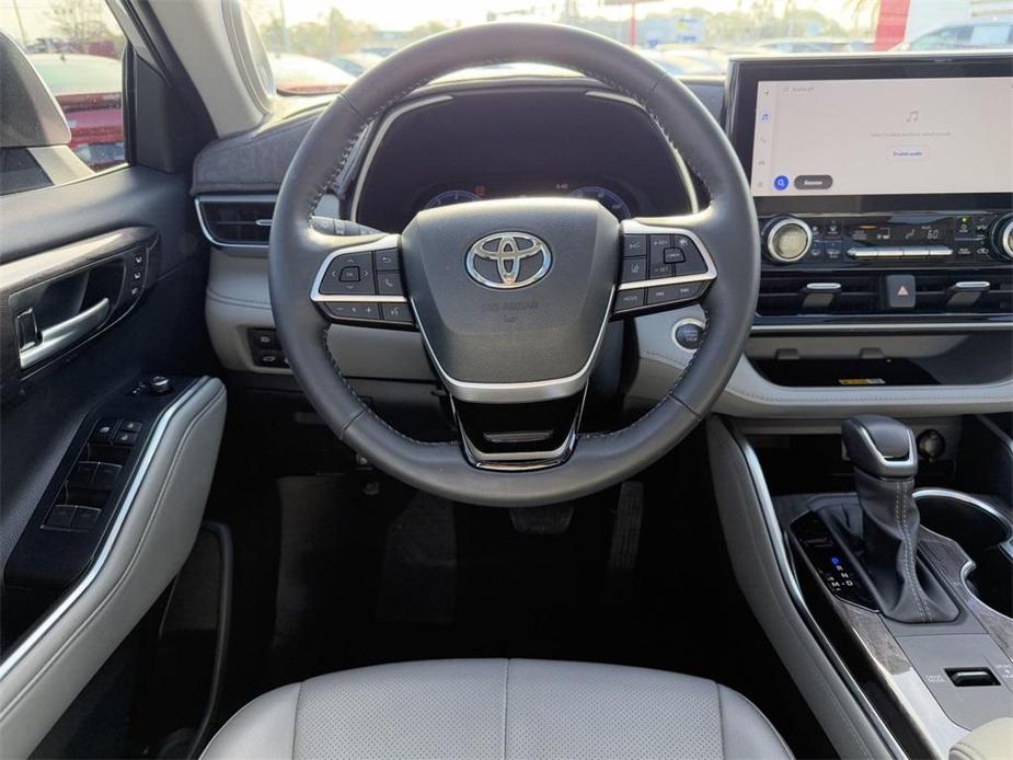 used 2024 Toyota Highlander car, priced at $46,991