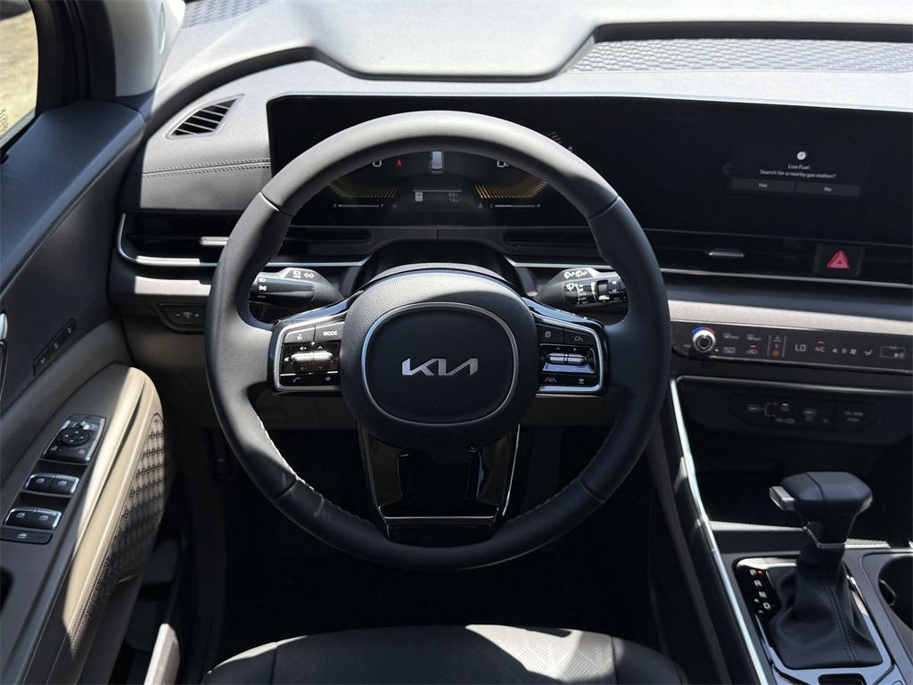 new 2025 Kia Carnival car, priced at $42,200