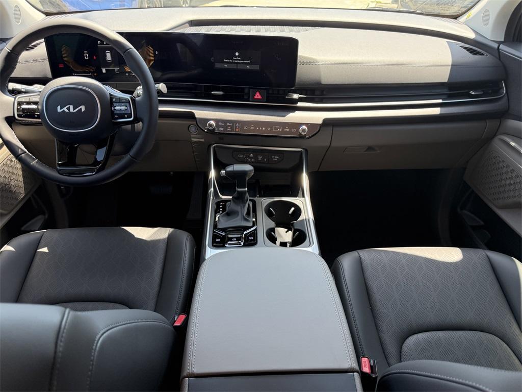 new 2025 Kia Carnival car, priced at $42,200