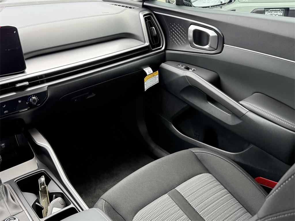 new 2025 Kia Sorento car, priced at $31,805