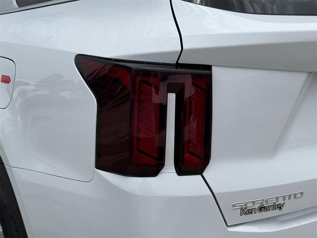 new 2025 Kia Sorento car, priced at $31,805