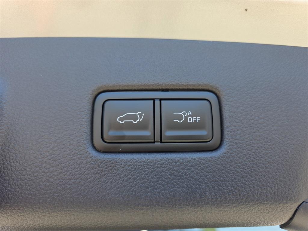 new 2025 Kia Carnival Hybrid car, priced at $48,895