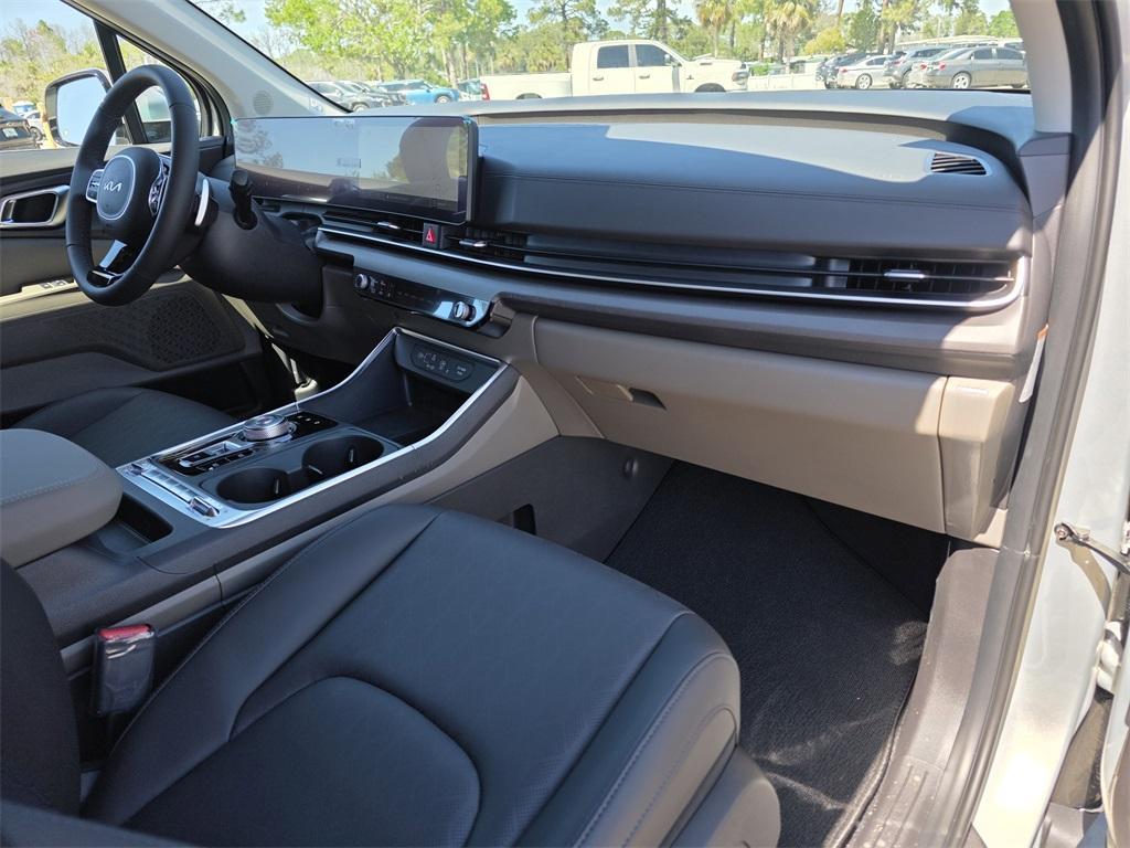 new 2025 Kia Carnival Hybrid car, priced at $48,895