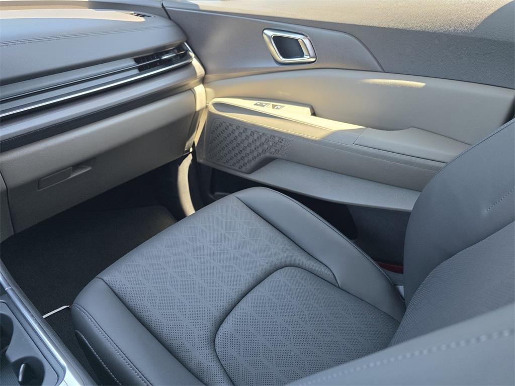 new 2025 Kia Carnival Hybrid car, priced at $48,895