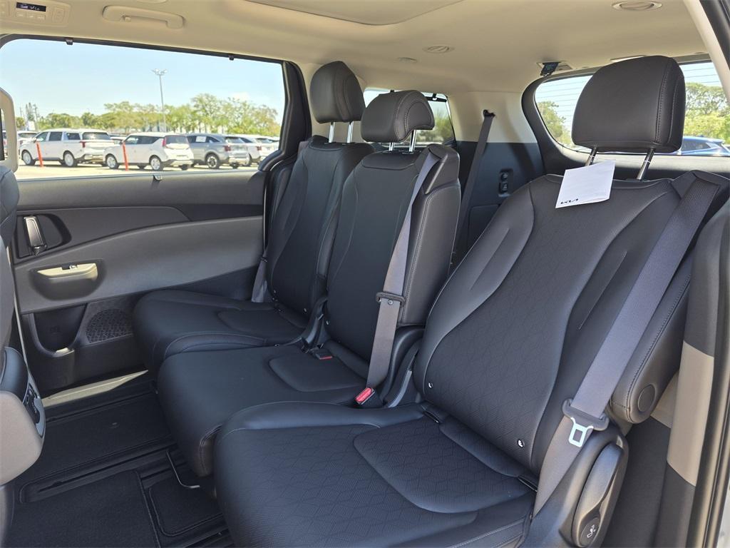 new 2025 Kia Carnival Hybrid car, priced at $48,895
