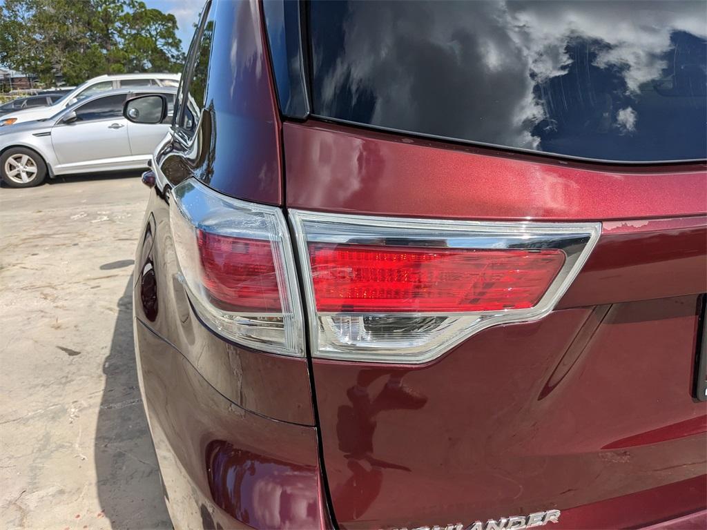 used 2015 Toyota Highlander car, priced at $17,352