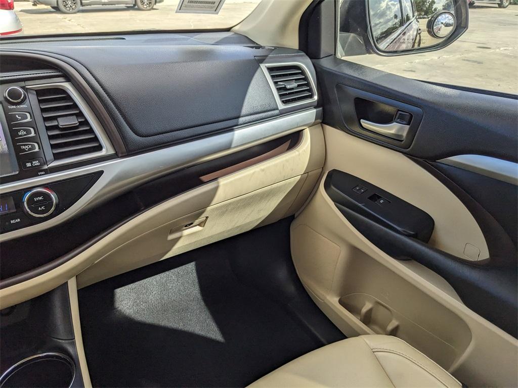 used 2015 Toyota Highlander car, priced at $17,352