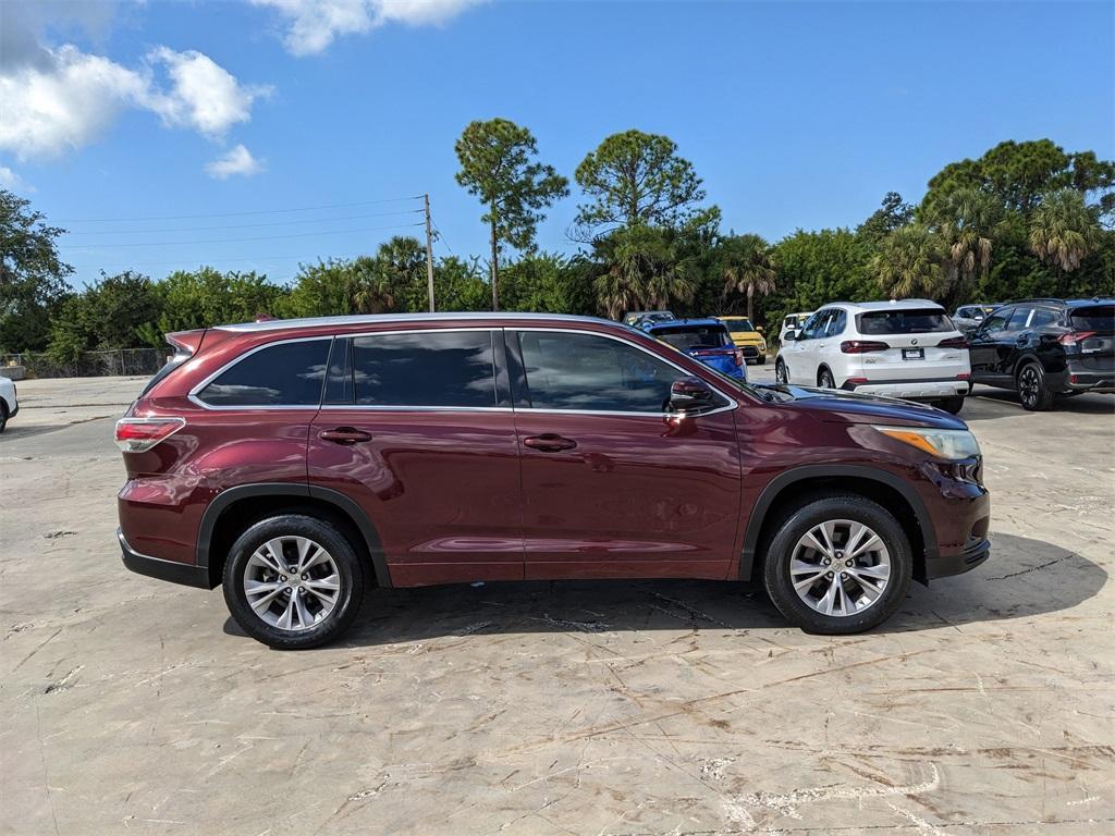 used 2015 Toyota Highlander car, priced at $17,352