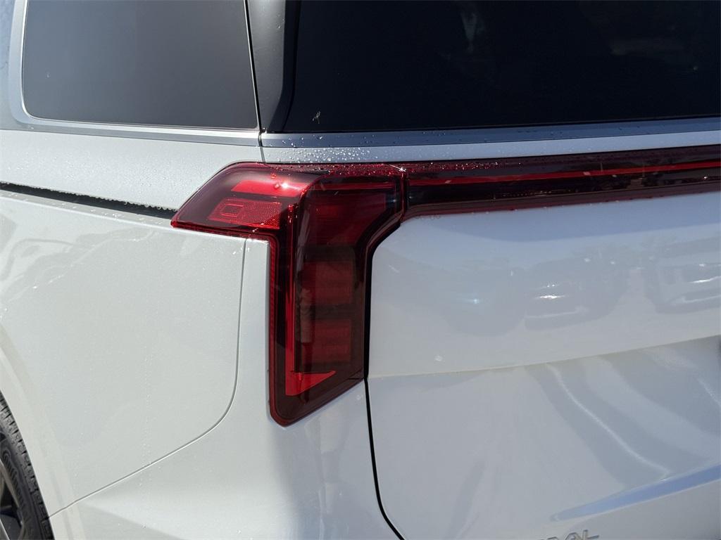 new 2026 Kia Carnival Hybrid car, priced at $50,225