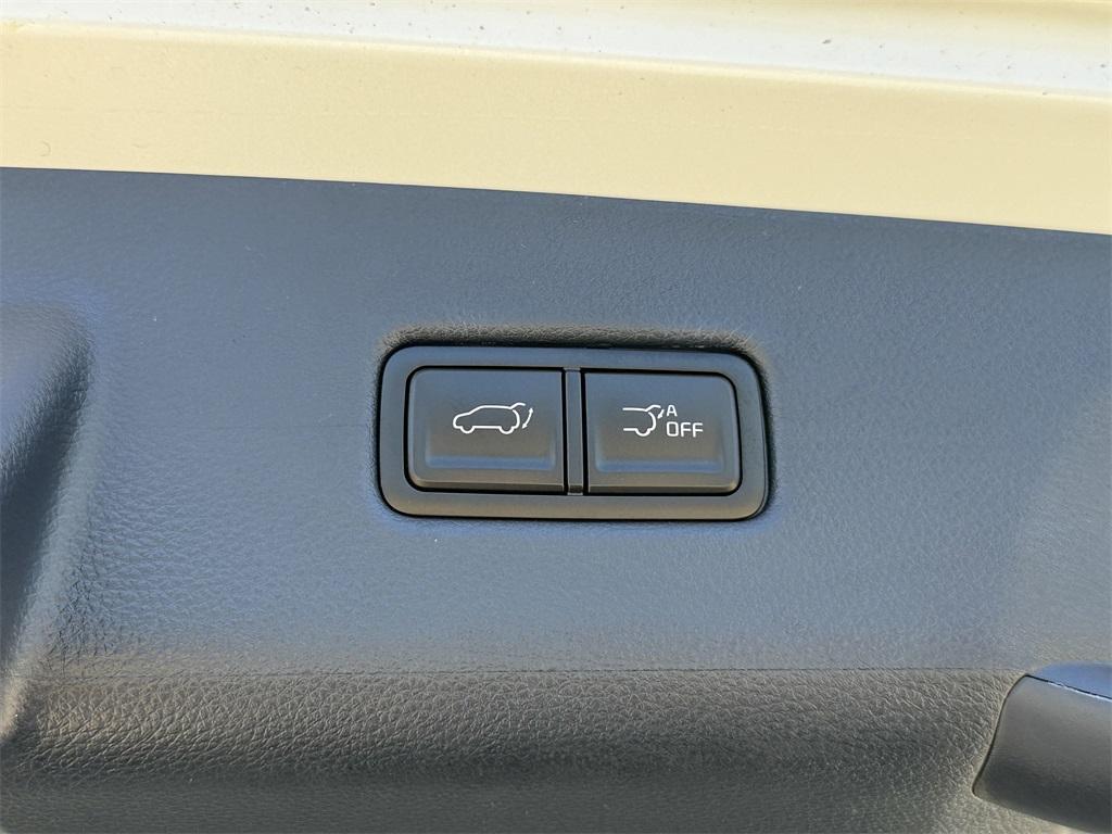 new 2026 Kia Carnival Hybrid car, priced at $50,225