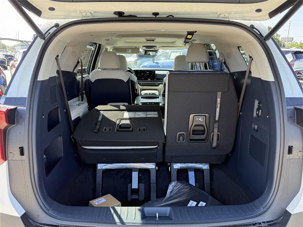 new 2026 Kia Carnival Hybrid car, priced at $50,225