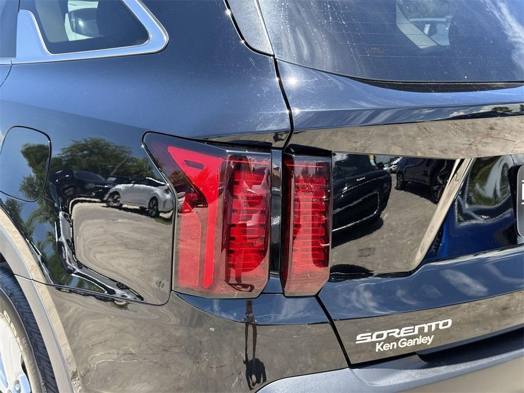used 2023 Kia Sorento car, priced at $21,402